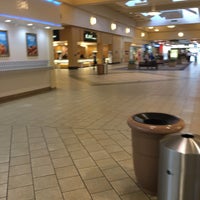 5/16/2016 tarihinde Jamule C.ziyaretçi tarafından Brunswick Square Mall'de çekilen fotoğraf