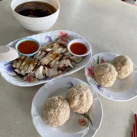 Photo taken at Hainan Chicken Rice Ball by Ong Xiang 王. on 2/21/2021