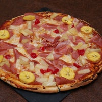รูปภาพถ่ายที่ Italia al Forno (Pizzas a la Leña, Vinos, Bar) โดย Christian M. เมื่อ 10/2/2021