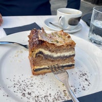 Das Foto wurde bei Güjžina - The Soul of Pannonia Restaurant von Deniz Ç. am 5/22/2023 aufgenommen