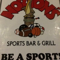 รูปภาพถ่ายที่ Norton&amp;#39;s Sports Bar &amp;amp; Grill โดย Lisa G. เมื่อ 11/12/2014