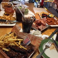 Photo taken at Applebee&amp;#39;s Grill + Bar by TINE D. on 4/7/2015