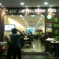 Photo taken at Kiat Lim Vegetarian Restaurant 吉林素食 by Junias F. on 12/24/2012