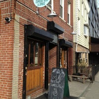 2/26/2013 tarihinde naoise i.ziyaretçi tarafından The West—Coffeehouse &amp;amp; Bar'de çekilen fotoğraf