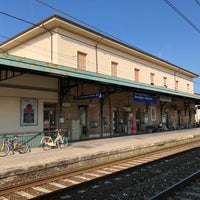 Photo taken at Stazione Forte dei Marmi-Seravezza-Querceta by Zh on 8/19/2018