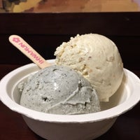 Photo taken at Ihwamun Ice Cream by O K. on 9/21/2017