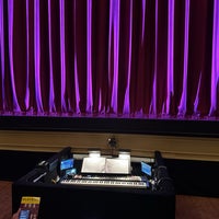Foto diambil di Music Box Theatre oleh Duane H. pada 4/20/2024