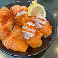 Photo taken at Sushi Masa by SiLiCaTE on 11/7/2022