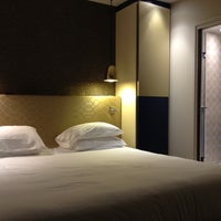 Das Foto wurde bei Hotel Atmospheres von Virginie N. am 11/9/2012 aufgenommen