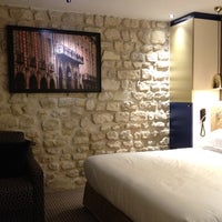 Das Foto wurde bei Hotel Atmospheres von Virginie N. am 11/9/2012 aufgenommen