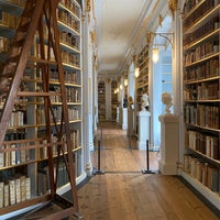 Photo taken at Herzogin Anna Amalia Bibliothek by Maximilian F. on 10/28/2020