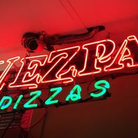 Photo taken at Vezpa Pizzas by Gabriel S. on 4/21/2016