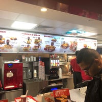 รูปภาพถ่ายที่ KFC โดย Ad V. เมื่อ 11/16/2018