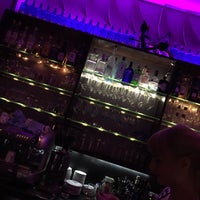 Das Foto wurde bei Oceans Restaurant Bar &amp;amp; Lounge von Amelia Z. am 11/12/2016 aufgenommen