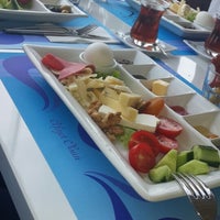Das Foto wurde bei Kayıkçı Kafe von Begüm 💐 G. am 6/7/2014 aufgenommen