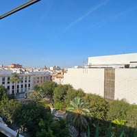 Foto diambil di Hotel Derby Sevilla oleh tom v. pada 8/21/2023
