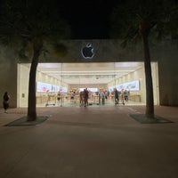 Apple Store, Lincoln Road Miami Beach, FL USA  Apple store, South beach  miami, Lincoln road