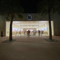 Apple Store On Lincoln Road Mall Miami Beach Stock Photo - Download Image  Now - 2015, Apple Store, Big Tech - iStock