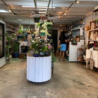 Foto tirada no(a) Shady Grove Flowers por Sabina em 8/7/2020