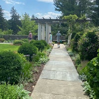 Das Foto wurde bei Greenwood Gardens von Sabina am 6/19/2021 aufgenommen