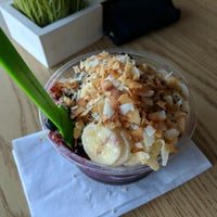 Photo taken at Berry Divine Acai Bowls by Luke G. on 6/17/2017