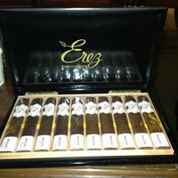 7/4/2013にYaniv E.がUnited Cigars Inc.で撮った写真