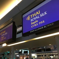 Photo taken at Thai Airways Check-in Counter by heeroo on 1/24/2017