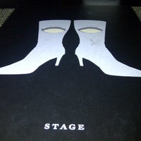 รูปภาพถ่ายที่ Stage Café โดย Cherry R. เมื่อ 9/27/2012