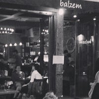 Photo prise au Balzem Mediterranean Cuisine &amp;amp; Wine Bar par Balzem Mediterranean Cuisine &amp;amp; Wine Bar le6/30/2014