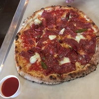 Foto tirada no(a) Inizio Pizza Napoletana por Marijo M. em 6/30/2017