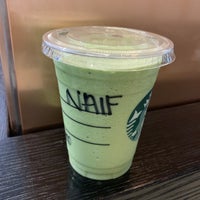 Photo prise au Starbucks par Naif A. le4/26/2019