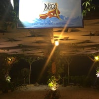 Foto tirada no(a) Argo Taverna por Ceyda B. em 4/23/2016