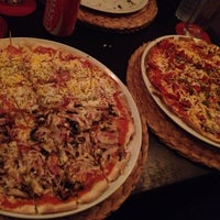 Foto diambil di Simplesmente Pizza Bar oleh Rui S. pada 9/13/2014