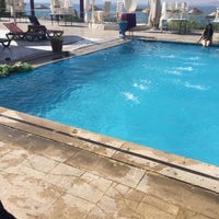 Photo taken at Merit Şahmaran Hotel Spa &amp;amp; Thalasso Luxury by Süleyman B. on 6/26/2021