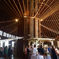 8/6/2016 tarihinde Matt L.ziyaretçi tarafından Historic Round Barn &amp;amp; Farm Market'de çekilen fotoğraf