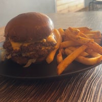 Foto tirada no(a) Sketch Burger ® por Sطْ 🏋🏾 em 10/19/2023