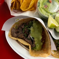 Foto scattata a Los Tacos No. 1 da Kevin Tyler B. il 8/1/2023