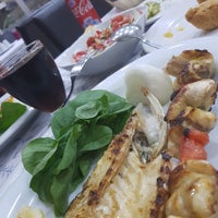 Das Foto wurde bei Balıkkent Restaurant von Kurtuluş G. am 4/30/2018 aufgenommen