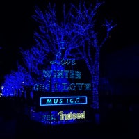 Photo taken at 渋谷イルミネーション2017青の洞窟 by パタパタふくろう on 12/28/2017