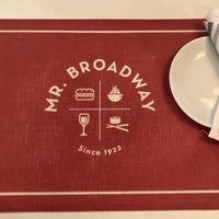 Foto tirada no(a) Mr. Broadway por Philip T. em 6/19/2019