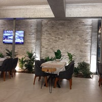 Foto diambil di Yeşiloğlu Restaurant oleh Merve G. pada 6/27/2023