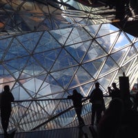 รูปภาพถ่ายที่ MyZeil โดย Larissa T. เมื่อ 9/10/2015