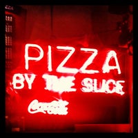 Снимок сделан в Uncle Rocco’s Famous NY Pizza пользователем Lipe B. 10/18/2012