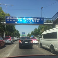 รูปภาพถ่ายที่ Aeropuerto Internacional Benito Juárez Ciudad de México (MEX) โดย Le0ncio R. เมื่อ 3/31/2017