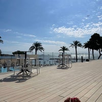 Foto tirada no(a) The Ibiza Twiins por Stefanie C. em 9/19/2021