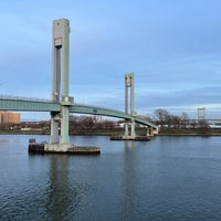 Photo taken at Wards Island Bridge by 西米汁 on 3/16/2024