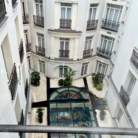 7/29/2022 tarihinde Ilkka P.ziyaretçi tarafından Maison Astor Paris, Curio Collection by Hilton'de çekilen fotoğraf