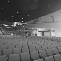รูปภาพถ่ายที่ Teatro Banamex โดย Conan R. เมื่อ 3/8/2017