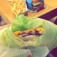 Photo taken at Elevation Burger by Shahad . on 5/7/2015