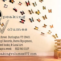 รูปภาพถ่ายที่ Speaking Volumes โดย Speaking Volumes เมื่อ 4/11/2014